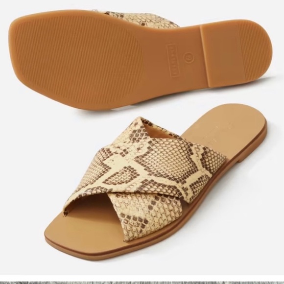 everlane day crossover sandal in snake embossed - Picture 2 of 2